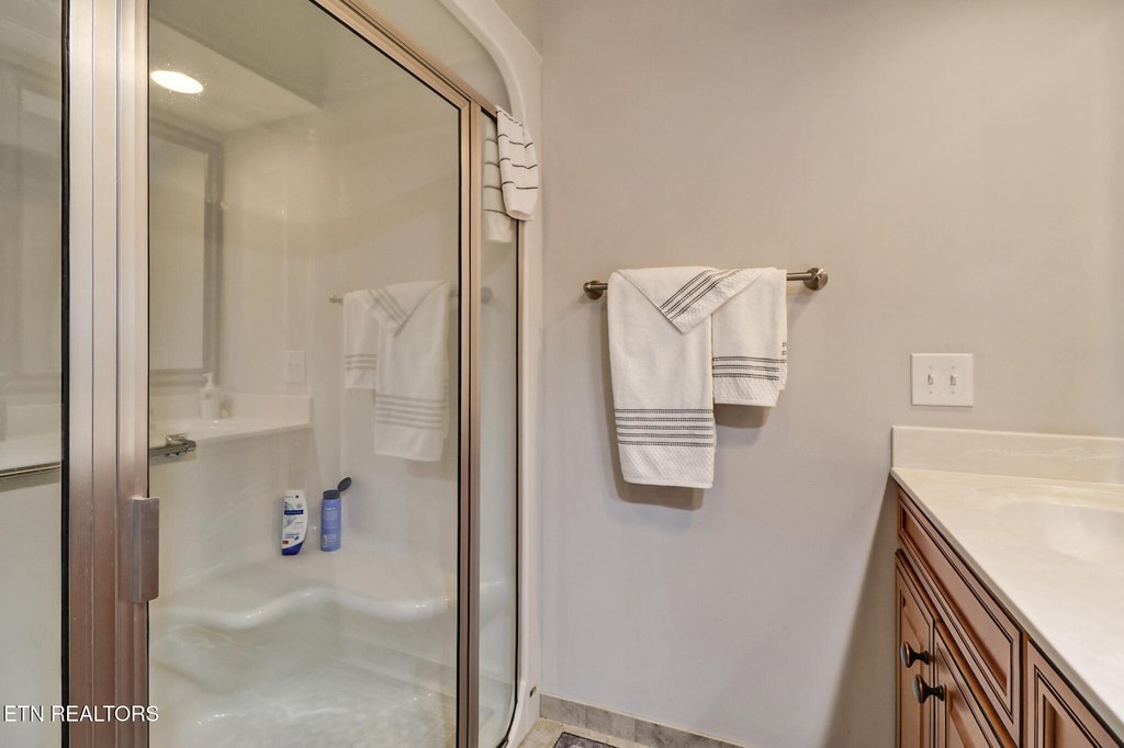 Crossville, Tennessee, 38572, United States, 3 Bedrooms Bedrooms, ,3.5 BathroomsBathrooms,Residential,Forsale,1968515