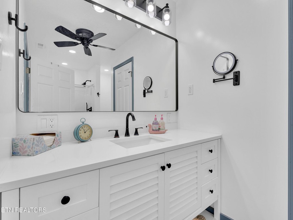 Knoxville, Tennessee, 37920, United States, 3 Bedrooms Bedrooms, ,5.5 BathroomsBathrooms,Residential,Forsale,1959681