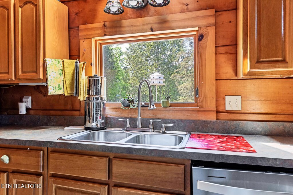 Louisville, Tennessee, 37777, United States, 2 Bedrooms Bedrooms, ,2 BathroomsBathrooms,Residential,Forsale,1893780