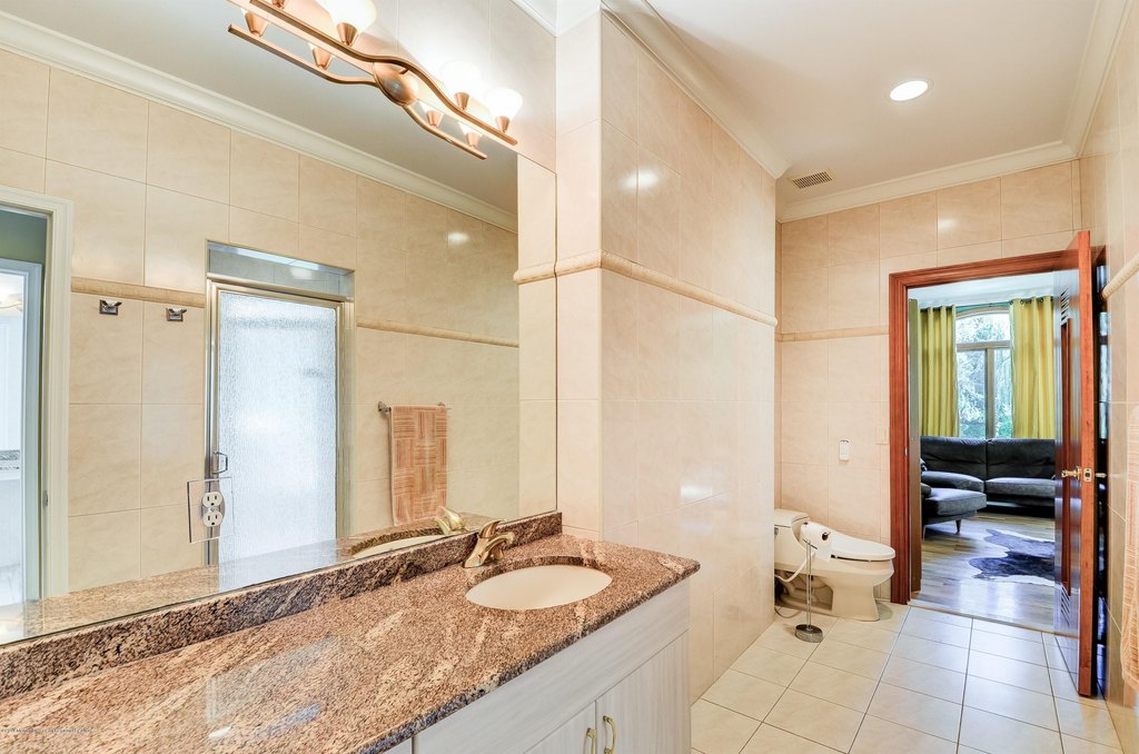 Holmdel, New Jersey, 07733, United States, 5 Bedrooms Bedrooms, ,6.5 BathroomsBathrooms,Residential,Forsale,2012947