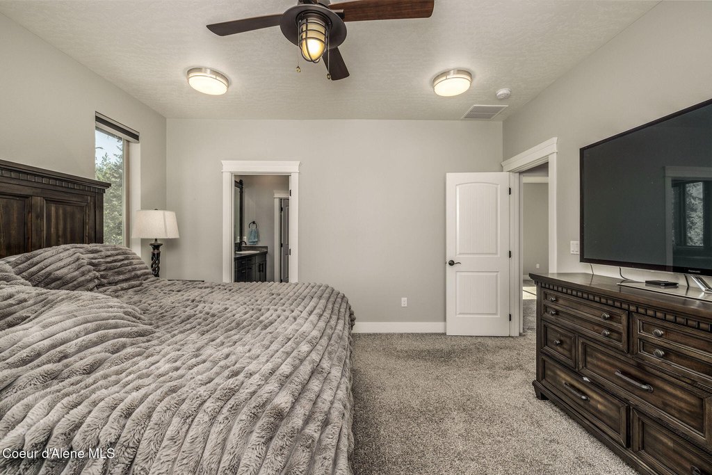 Coeur d'Alene, Idaho, 83814, United States, 4 Bedrooms Bedrooms, ,3 BathroomsBathrooms,Residential,Forsale,1984580