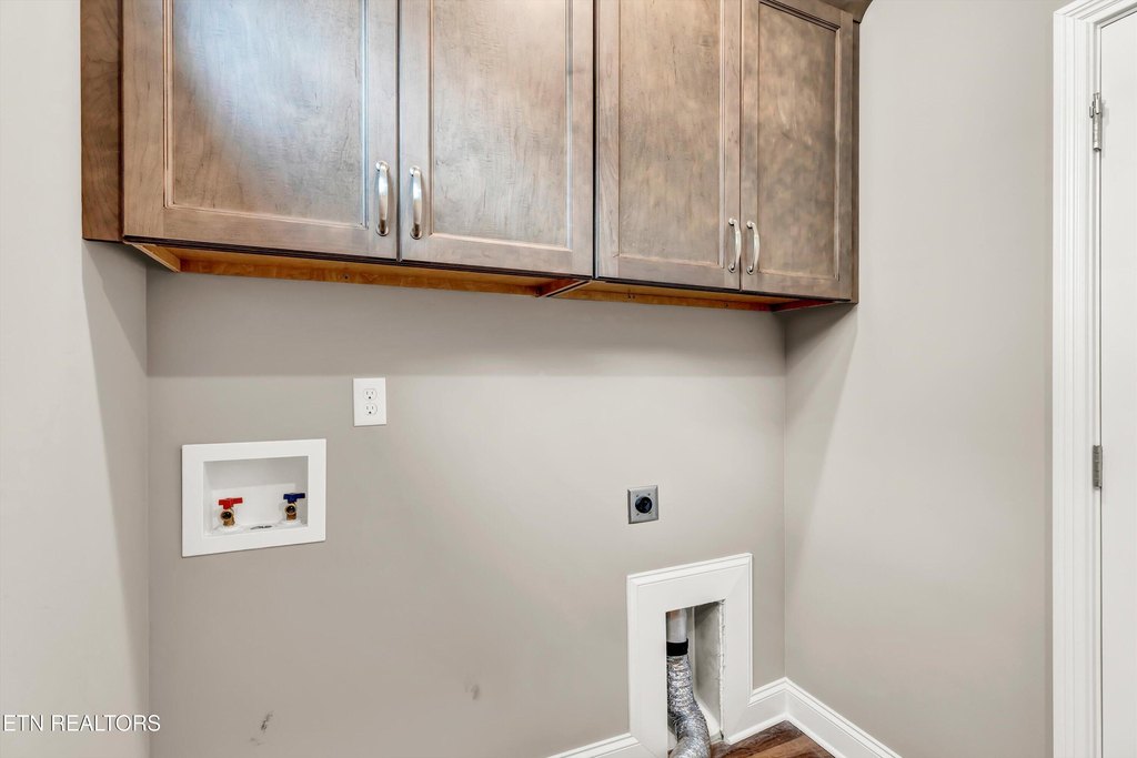 Loudon, Tennessee, 37774, United States, 3 Bedrooms Bedrooms, ,3 BathroomsBathrooms,Residential,Forsale,1910204