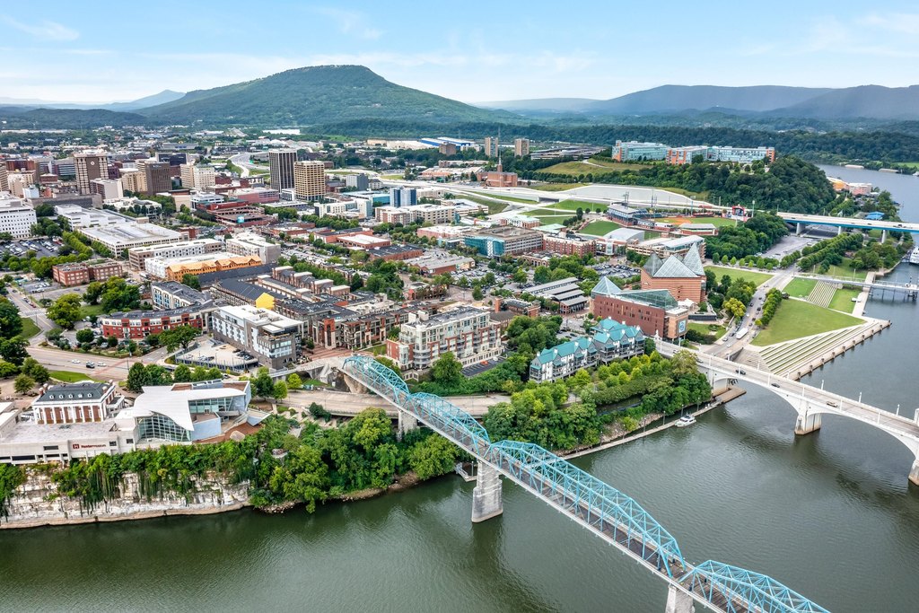 Chattanooga, Tennessee, 37403, United States, 4 Bedrooms Bedrooms, ,4.5 BathroomsBathrooms,Residential,Forsale,2009544