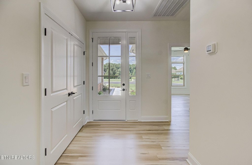 Vonore, Tennessee, 37885, United States, 3 Bedrooms Bedrooms, ,2 BathroomsBathrooms,Residential,Forsale,1910198