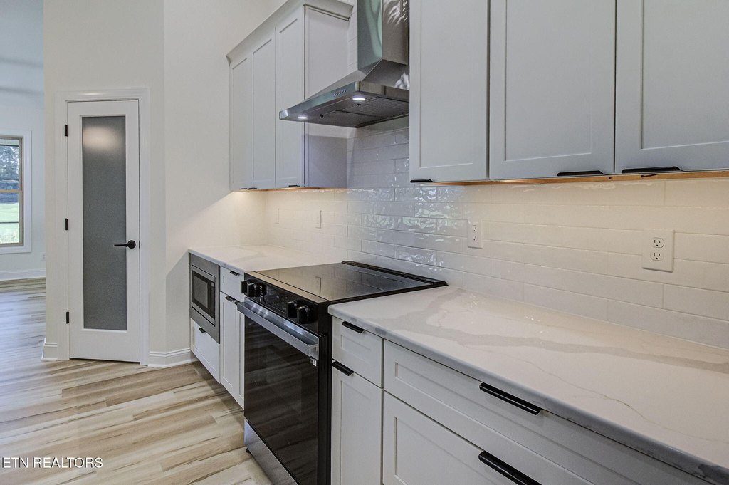 Vonore, Tennessee, 37885, United States, 3 Bedrooms Bedrooms, ,2 BathroomsBathrooms,Residential,Forsale,1910198