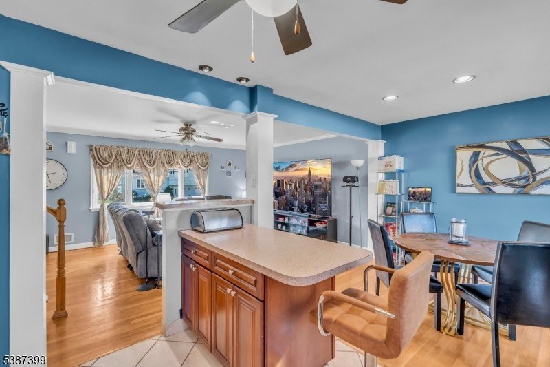 Linden City, New Jersey, 07036, United States, 3 Bedrooms Bedrooms, ,2 BathroomsBathrooms,Residential,Forsale,1994039