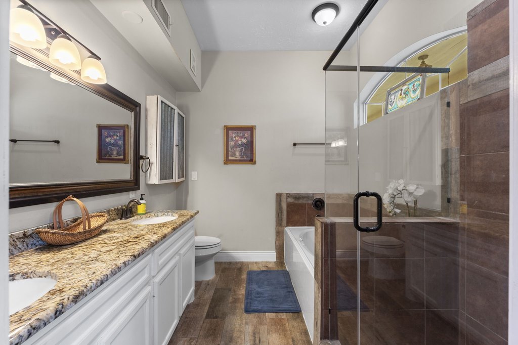 Montgomery, Texas, 77316, United States, 5 Bedrooms Bedrooms, ,3 BathroomsBathrooms,Residential,Forsale,1973417