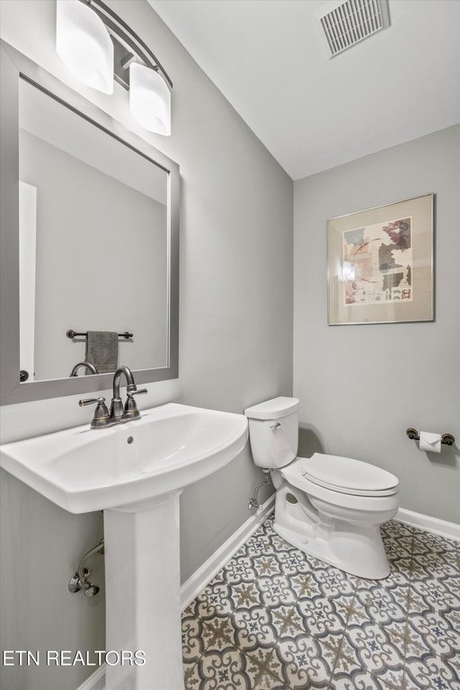 Maryville, Tennessee, 37801, United States, 3 Bedrooms Bedrooms, ,2.5 BathroomsBathrooms,Residential,Forsale,1910242