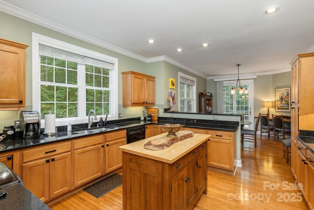 Flat Rock, North Carolina, 28731, United States, 3 Bedrooms Bedrooms, ,3 BathroomsBathrooms,Residential,Forsale,1985995