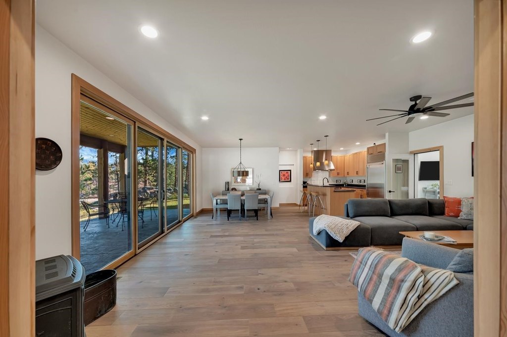 Custer, South Dakota, 57730, United States, 2 Bedrooms Bedrooms, ,2 BathroomsBathrooms,Residential,Forsale,1962260