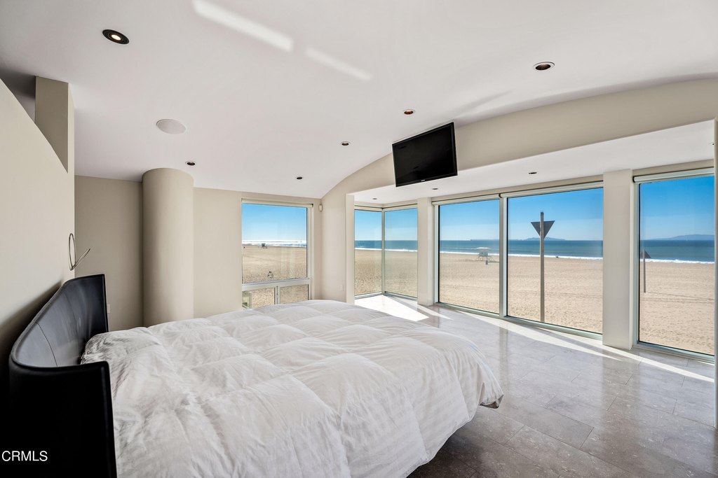 Oxnard, California, 93035, United States, 4 Bedrooms Bedrooms, ,4.5 BathroomsBathrooms,Residential,Forsale,1985940