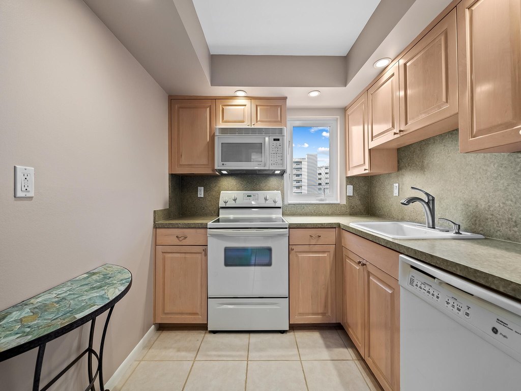 Highland Beach, Florida, 33487, United States, 2 Bedrooms Bedrooms, ,2 BathroomsBathrooms,Residential,Forsale,1969926