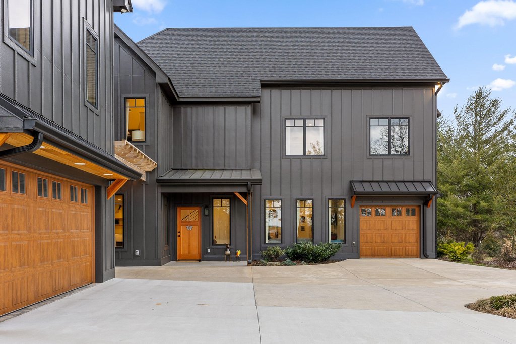 Signal Mountain, Tennessee, 37377, United States, 5 Bedrooms Bedrooms, ,5.5 BathroomsBathrooms,Residential,Forsale,1995324