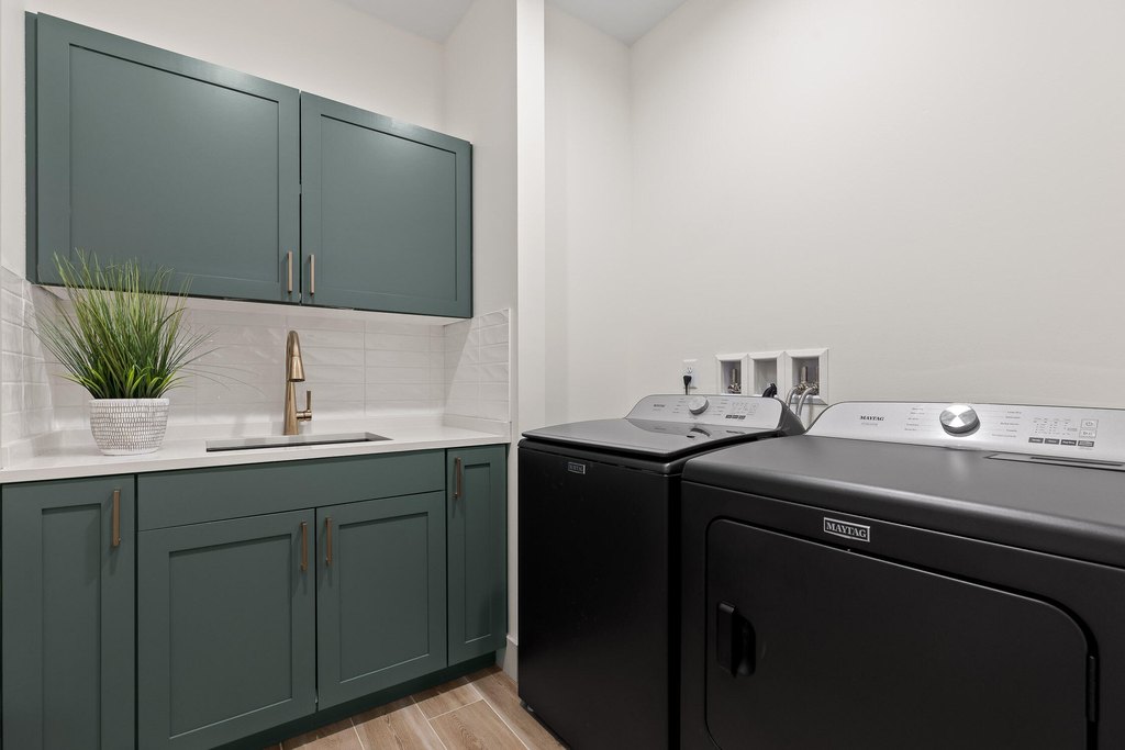 Signal Mountain, Tennessee, 37377, United States, 5 Bedrooms Bedrooms, ,5.5 BathroomsBathrooms,Residential,Forsale,1995324