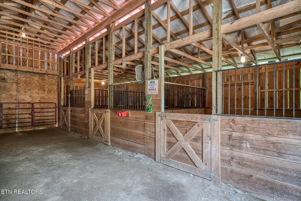 Jamestown, Tennessee, 38556, United States, 2 Bedrooms Bedrooms, ,2.5 BathroomsBathrooms,Residential,Forsale,1929822