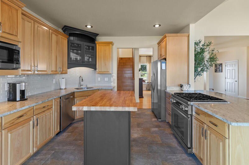 Dandridge, Tennessee, 37725, United States, 5 Bedrooms Bedrooms, ,4.5 BathroomsBathrooms,Residential,Forsale,1962203