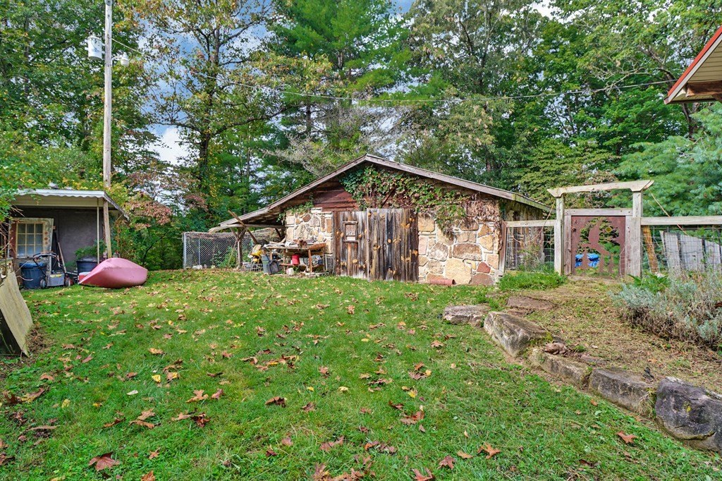 Allardt, Tennessee, 38504, United States, 2 Bedrooms Bedrooms, ,2 BathroomsBathrooms,Residential,Forsale,1953791