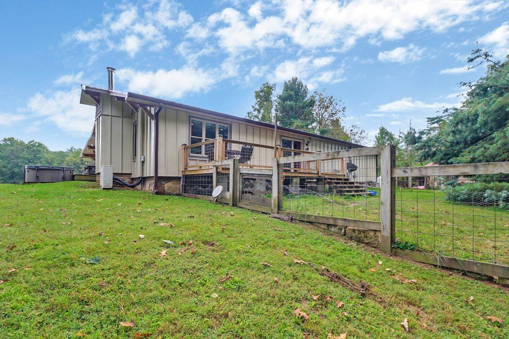 Allardt, Tennessee, 38504, United States, 2 Bedrooms Bedrooms, ,2 BathroomsBathrooms,Residential,Forsale,1953791