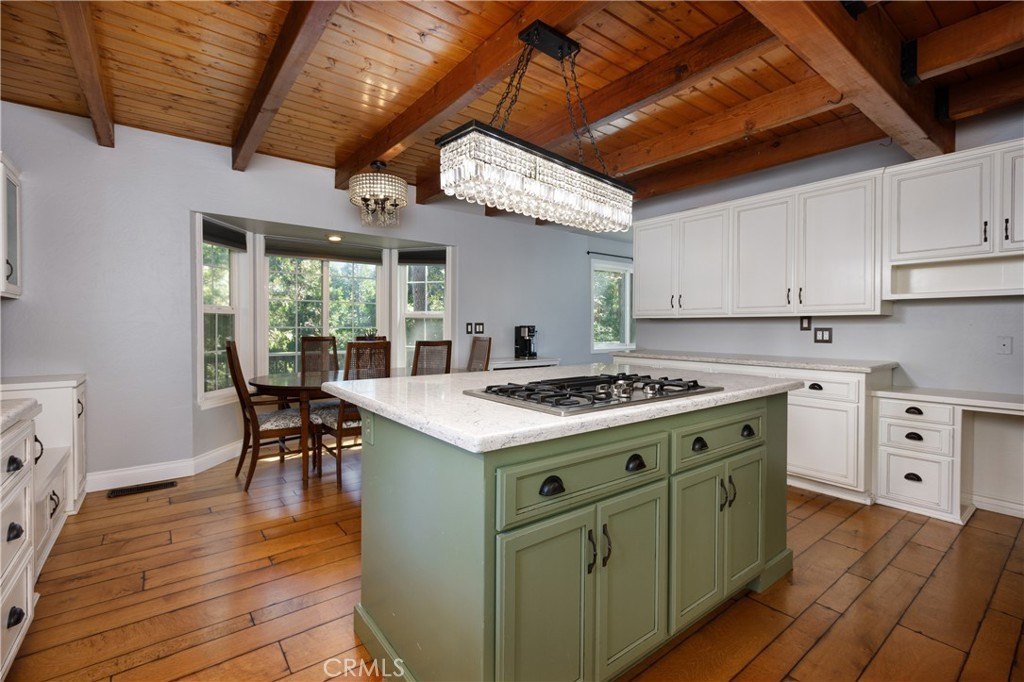 Crestline, California, 92325, United States, 5 Bedrooms Bedrooms, ,4 BathroomsBathrooms,Residential,Forsale,1971046