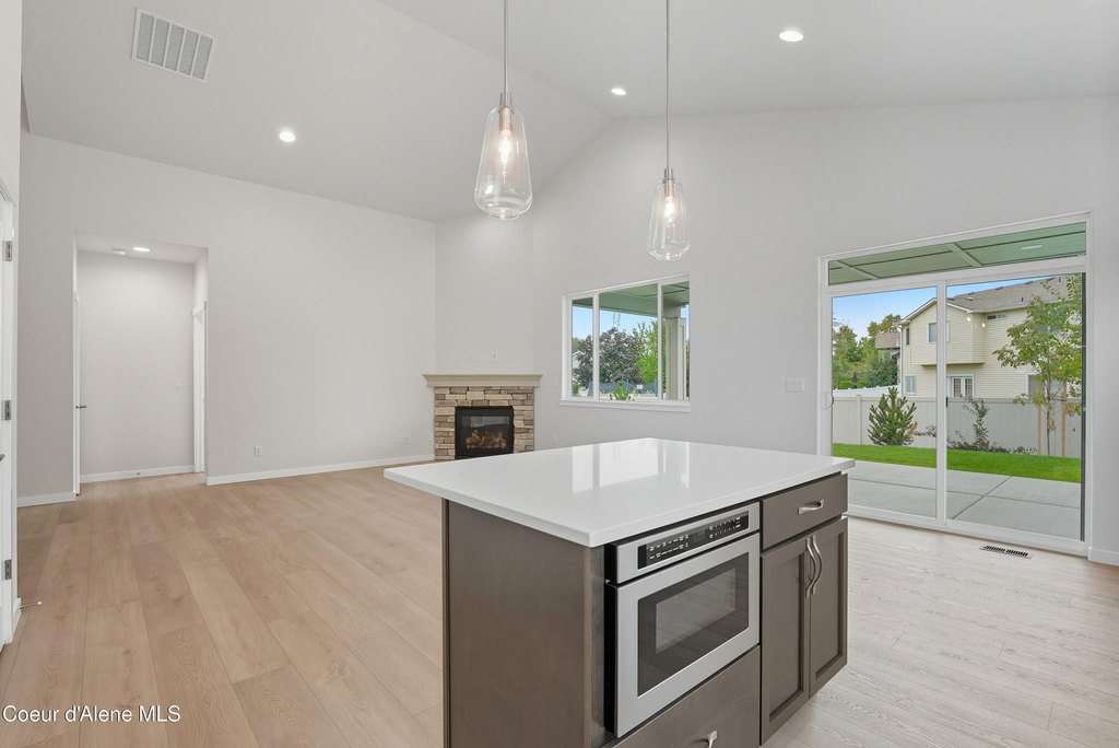 Coeur d'Alene, Idaho, 83815, United States, 4 Bedrooms Bedrooms, ,3 BathroomsBathrooms,Residential,Forsale,1984592