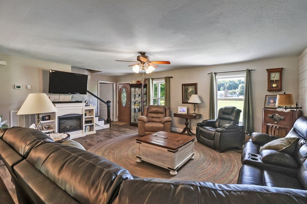 Jamestown, Tennessee, 38556, United States, 3 Bedrooms Bedrooms, ,2 BathroomsBathrooms,Residential,Forsale,1968518