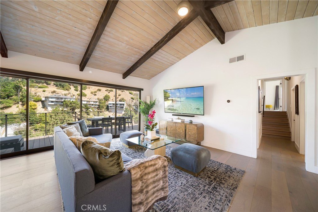 Los Angeles, California, 90046, United States, 3 Bedrooms Bedrooms, ,2 BathroomsBathrooms,Residential,Forsale,1985943