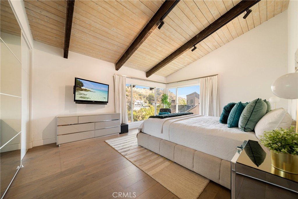 Los Angeles, California, 90046, United States, 3 Bedrooms Bedrooms, ,2 BathroomsBathrooms,Residential,Forsale,1985943