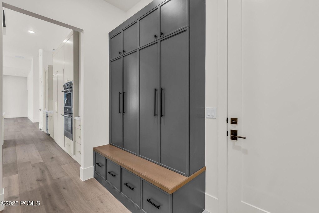 Kamas, Utah, 84036, United States, 4 Bedrooms Bedrooms, ,4.5 BathroomsBathrooms,Residential,Forsale,1994170