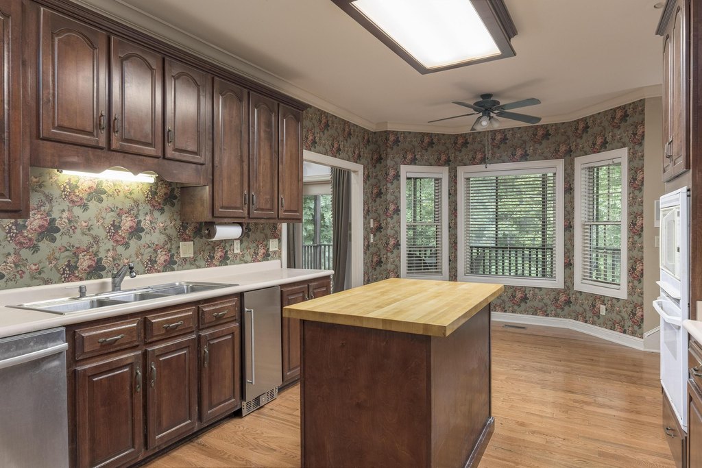 Signal Mountain, Tennessee, 37377, United States, 5 Bedrooms Bedrooms, ,3.5 BathroomsBathrooms,Residential,Forsale,1995325