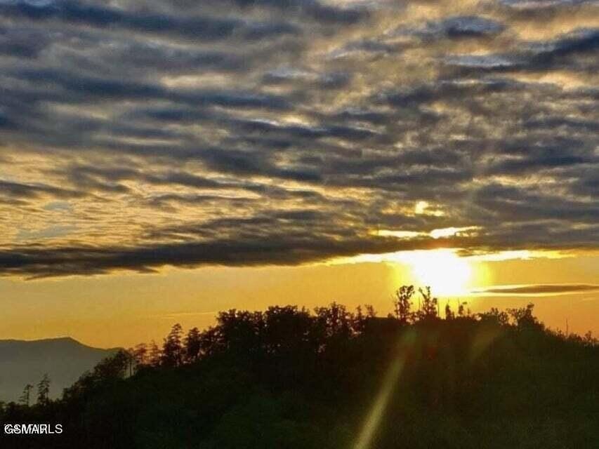 Sevierville, Tennessee, 37876, United States, 5 Bedrooms Bedrooms, ,3.5 BathroomsBathrooms,Residential,Forsale,1973601