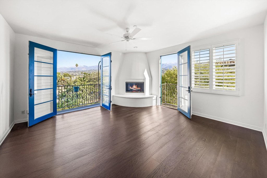 SANTA BARBARA, California, 93101, United States, 2 Bedrooms Bedrooms, ,2.5 BathroomsBathrooms,Residential,Forsale,2004320