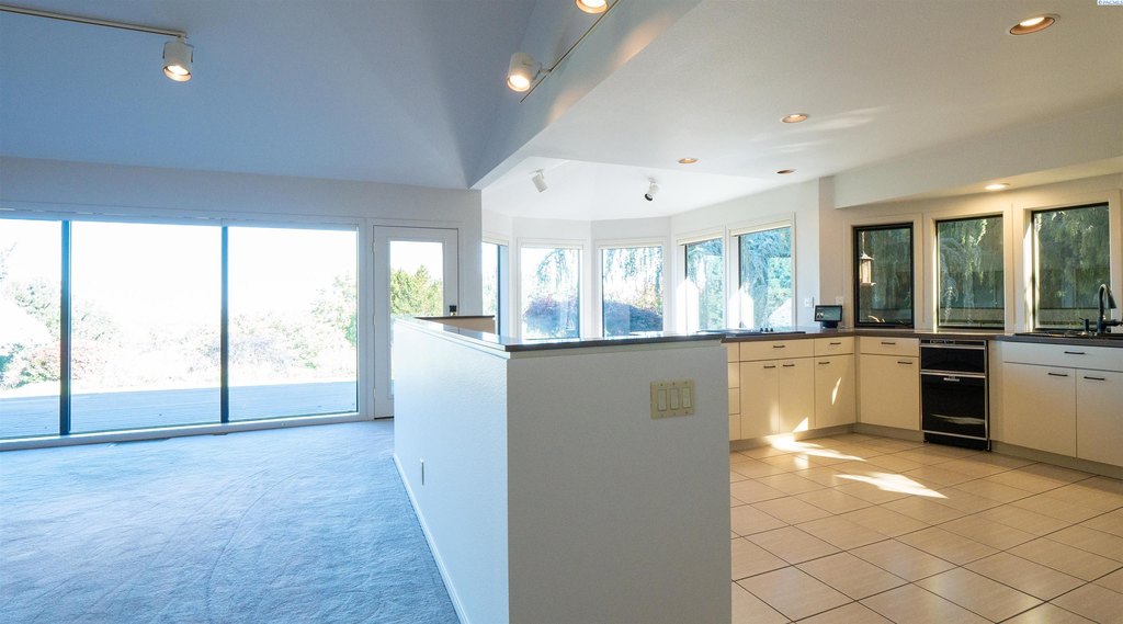 Richland, Washington, 99352, United States, 2 Bedrooms Bedrooms, ,3 BathroomsBathrooms,Residential,Forsale,1922429