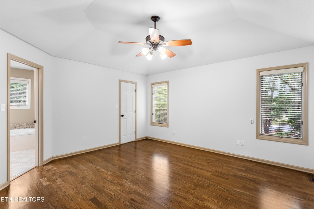 Loudon, Tennessee, 37774, United States, 4 Bedrooms Bedrooms, ,3 BathroomsBathrooms,Residential,Forsale,1971863