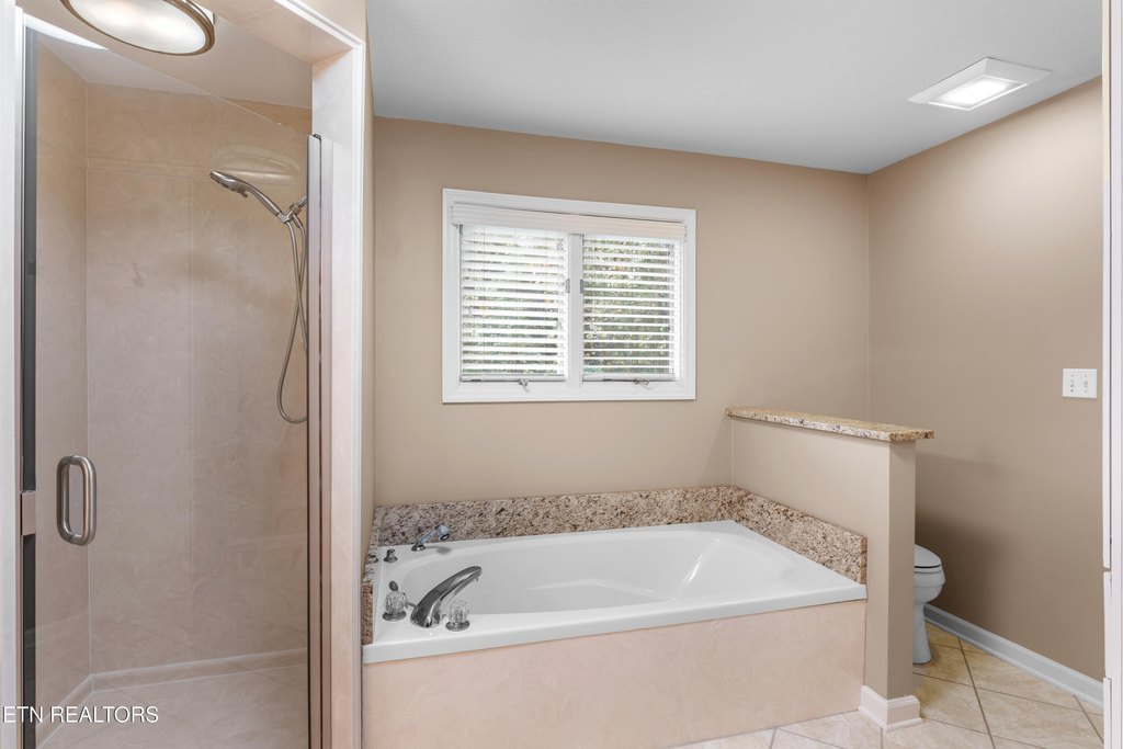 Loudon, Tennessee, 37774, United States, 4 Bedrooms Bedrooms, ,3 BathroomsBathrooms,Residential,Forsale,1971863