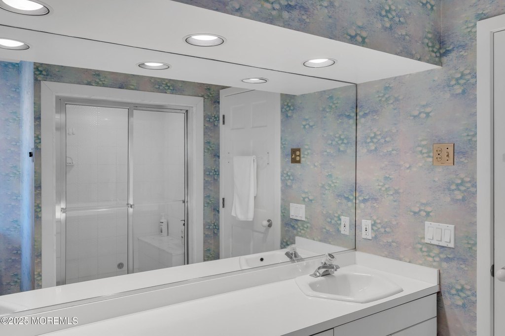 Mantoloking, New Jersey, 08738, United States, 5 Bedrooms Bedrooms, ,4.5 BathroomsBathrooms,Residential,Forsale,1966041