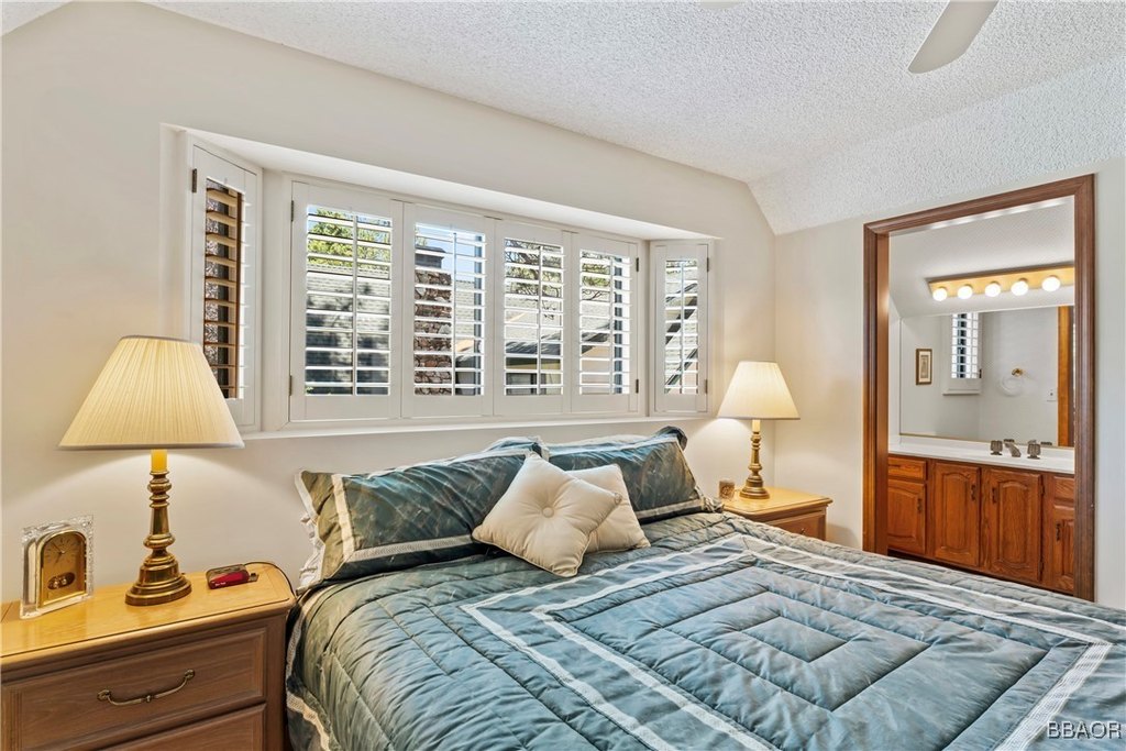 Lake Arrowhead, California, 92352, United States, 5 Bedrooms Bedrooms, ,5 BathroomsBathrooms,Residential,Forsale,1886287