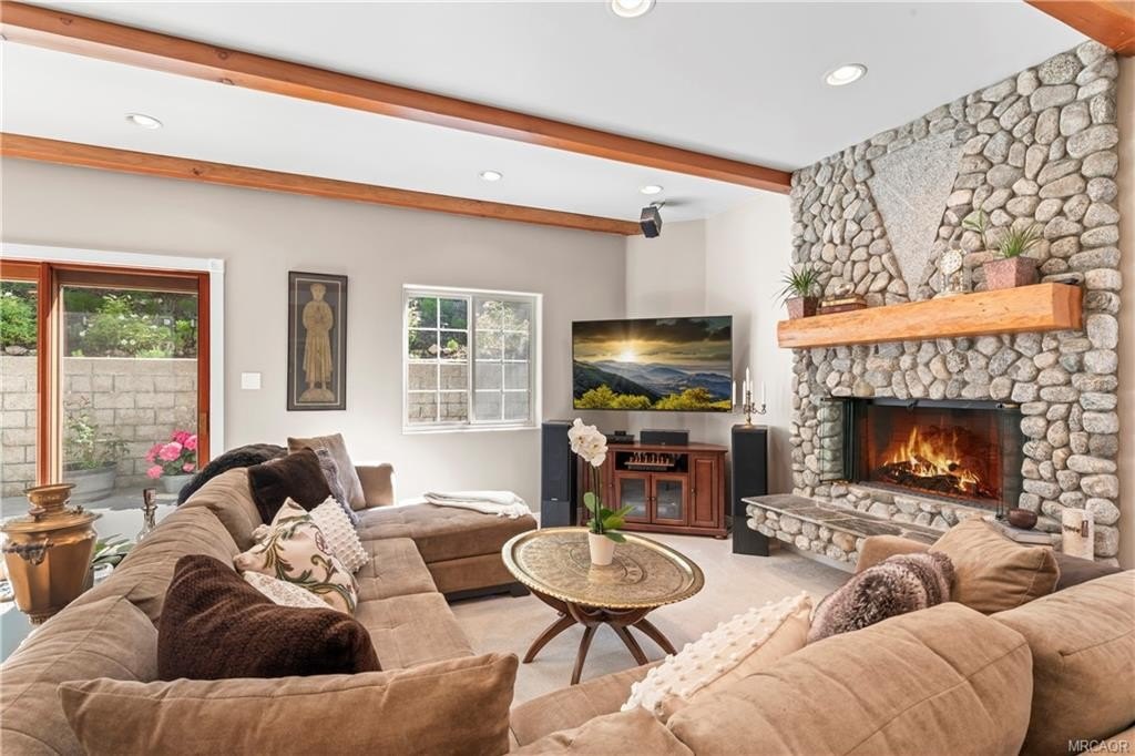 Lake Arrowhead, California, 92317, United States, 4 Bedrooms Bedrooms, ,4 BathroomsBathrooms,Residential,Forsale,1886288