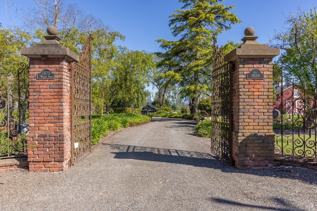 Windsor, California, 95492, United States, 5 Bedrooms Bedrooms, ,4 BathroomsBathrooms,Residential,Forsale,2004744