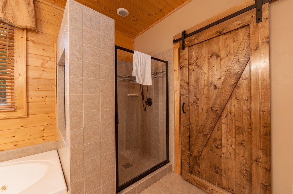 Sevierville, Tennessee, 37862, United States, 3 Bedrooms Bedrooms, ,6.5 BathroomsBathrooms,Residential,Forsale,2011936