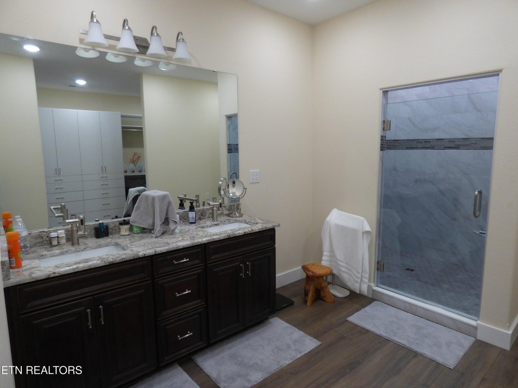 Crossville, Tennessee, 38572, United States, 2 Bedrooms Bedrooms, ,2.5 BathroomsBathrooms,Residential,Forsale,1996593