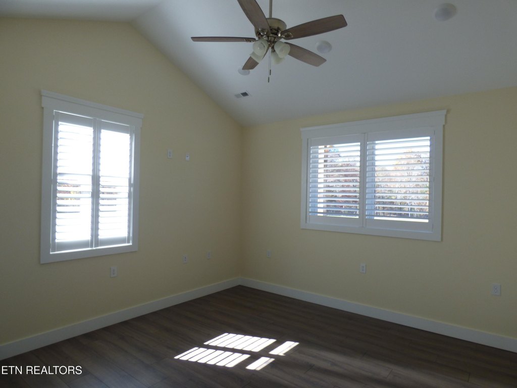 Crossville, Tennessee, 38572, United States, 2 Bedrooms Bedrooms, ,2.5 BathroomsBathrooms,Residential,Forsale,1996593