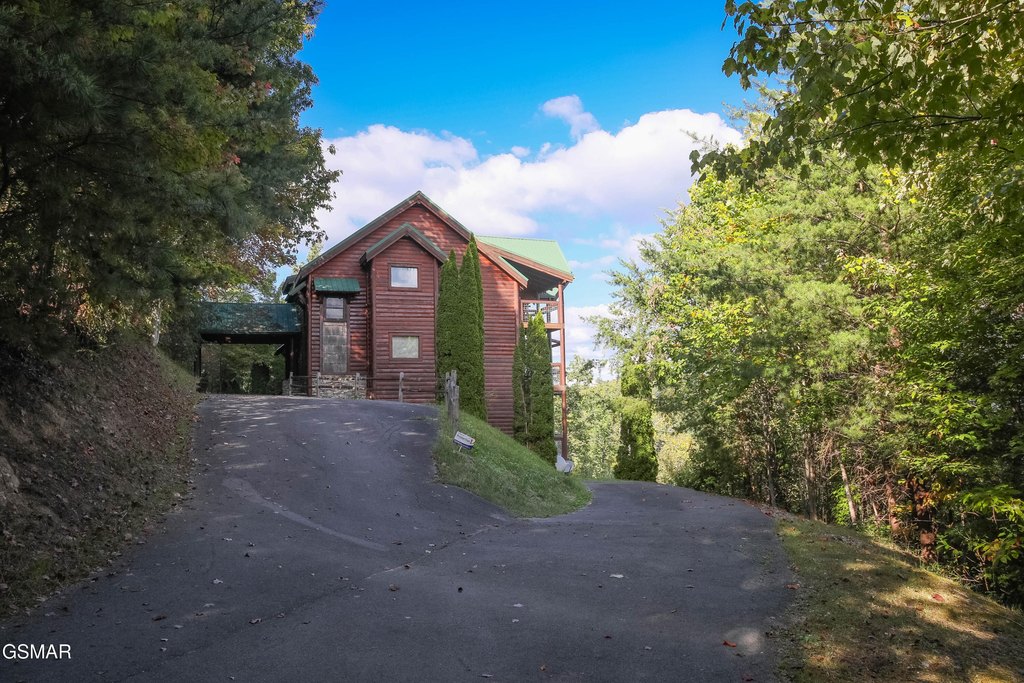 Sevierville, Tennessee, 37862, United States, 4 Bedrooms Bedrooms, ,5.5 BathroomsBathrooms,Residential,Forsale,1999464