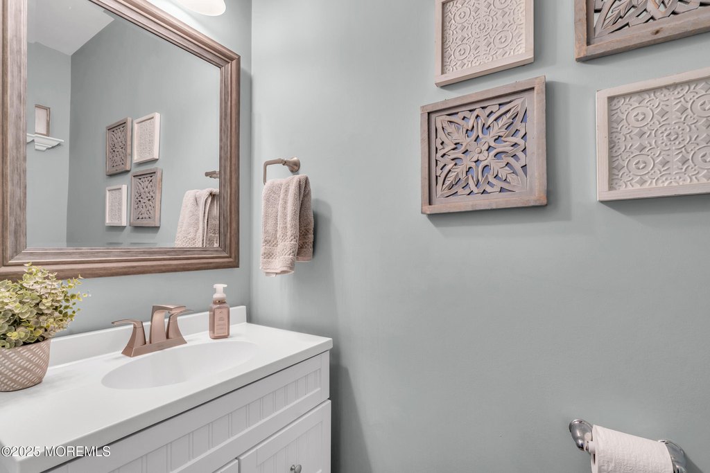 Tinton Falls, New Jersey, 07753, United States, 2 Bedrooms Bedrooms, ,2.5 BathroomsBathrooms,Residential,Forsale,1994029