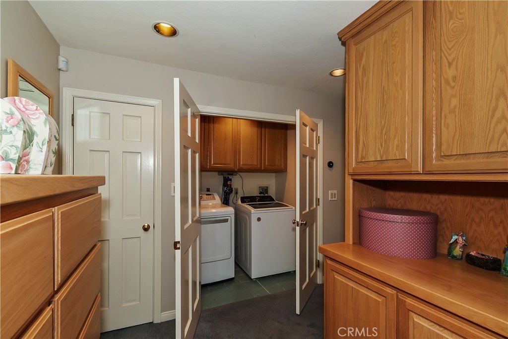 Lake Arrowhead, California, 92352, United States, 3 Bedrooms Bedrooms, ,2.5 BathroomsBathrooms,Residential,Forsale,2004863