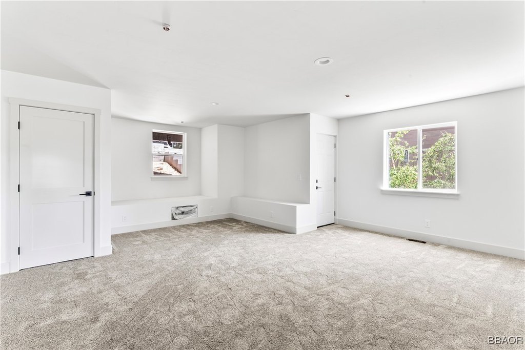 Lake Arrowhead, California, 92352, United States, 3 Bedrooms Bedrooms, ,4 BathroomsBathrooms,Residential,Forsale,1886286