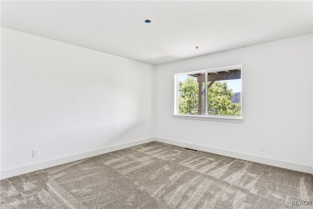 Lake Arrowhead, California, 92352, United States, 3 Bedrooms Bedrooms, ,4 BathroomsBathrooms,Residential,Forsale,1886286