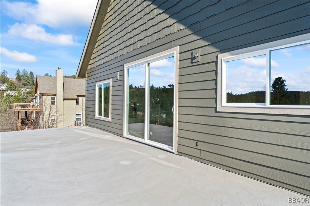 Lake Arrowhead, California, 92352, United States, 3 Bedrooms Bedrooms, ,4 BathroomsBathrooms,Residential,Forsale,1886286