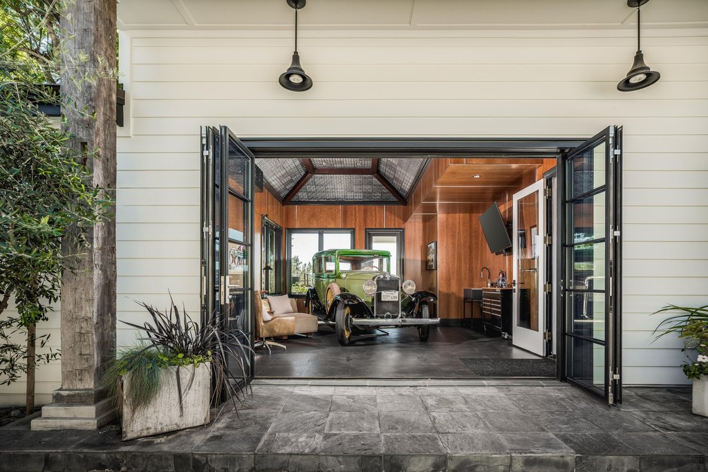 SANTA BARBARA, California, 93110, United States, 6 Bedrooms Bedrooms, ,7.5 BathroomsBathrooms,Residential,Forsale,1985950