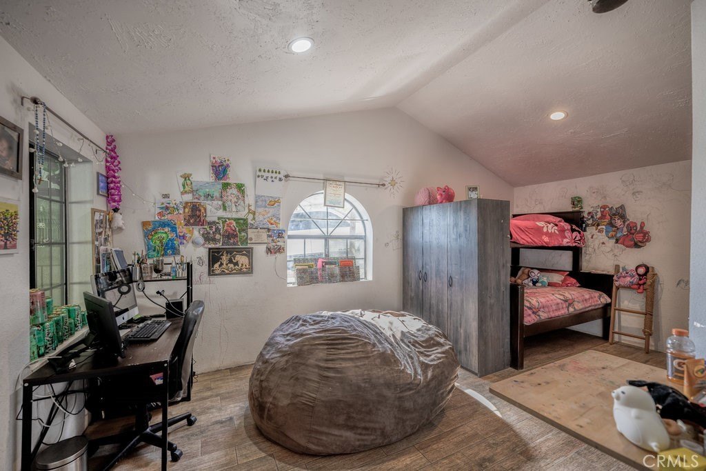 Agua Dulce, California, 91390, United States, 2 Bedrooms Bedrooms, ,4 BathroomsBathrooms,Residential,Forsale,2004098