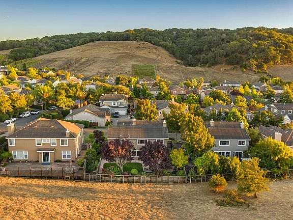 Petaluma, California, 94952, United States, 4 Bedrooms Bedrooms, ,3 BathroomsBathrooms,Residential,Forsale,1985922